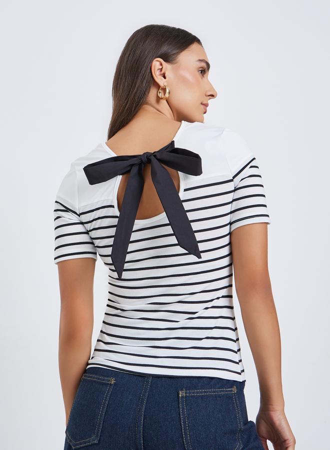 ستايلي بلوزة مخطط بياقة ضيقة وتفاصيل عقدة - Image 4